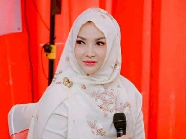 Roro Fitria Bongkar DM Korban Andre Irawan: Istri Anaknya Banyak tapi Gak Bisa Nafkahi Roro Fitria Bongkar DM Korban Andre Irawan: Istri Anaknya Banyak tapi Gak Bisa Nafkahi
