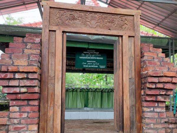 Misteri Makam di Puncak Gunung Ponorogo, “Dijaga” Sosok Wanita Namun Jadi Magnet Wisata Misteri Makam di Puncak Gunung Ponorogo, “Dijaga” Sosok Wanita Namun Jadi Magnet Wisata