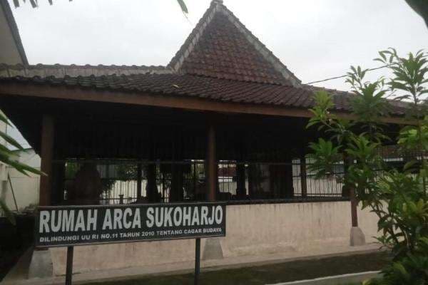 Berkunjung ke Rumah Arca Sukoharjo, Simpan Koleksi Cagar Budaya Lingga Yoni hingga Arca Berkunjung ke Rumah Arca Sukoharjo, Simpan Koleksi Cagar Budaya Lingga Yoni hingga Arca