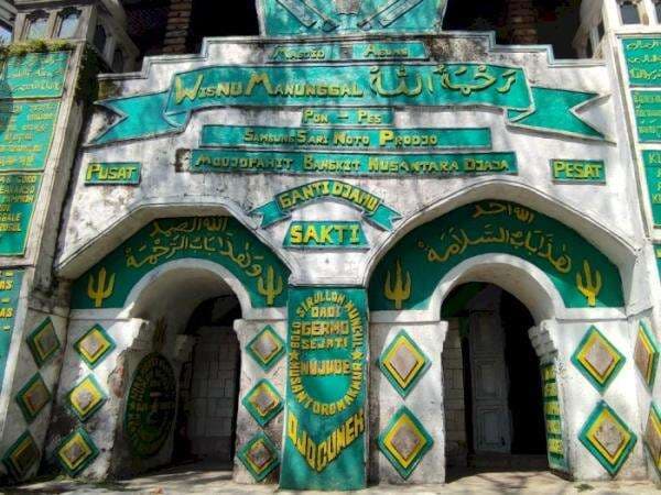 Unik! Masjid Bawah Tanah Ini Mengingatkan Jemaah Akan Kematian Unik! Masjid Bawah Tanah Ini Mengingatkan Jemaah Akan Kematian