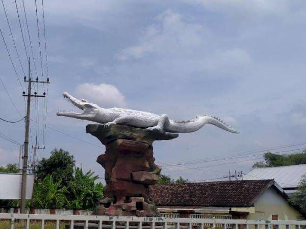 Disakralkan! Monumen Buaya Putih Dipercaya Jelmaan Tokoh Penting, Siapa? Disakralkan! Monumen Buaya Putih Dipercaya Jelmaan Tokoh Penting, Siapa?