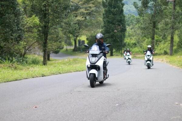 Sepeda Motor Listrik Yamaha E01 Siap Ramaikan Jalanan Ibu Kota