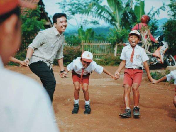 50 Ucapan Terima Kasih untuk Guru dari Murid, Menyentuh Hati! 50 Ucapan Terima Kasih untuk Guru dari Murid, Menyentuh Hati!