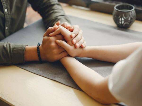 Biar Masalah Kamu Selesai, 6 Cara Memilih Teman Curhat yang Tepat Biar Masalah Kamu Selesai, 6 Cara Memilih Teman Curhat yang Tepat