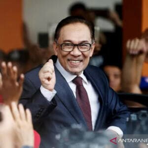 Jokowi Kepala Negara Pertama Ucapkan Selamat Anwar Ibrahim Jadi PM Malaysia Jokowi Kepala Negara Pertama Ucapkan Selamat Anwar Ibrahim Jadi PM Malaysia