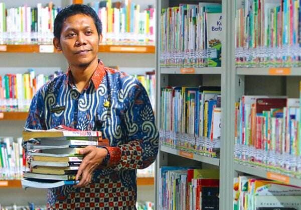 Achmad Zainal Abidin, Guru Surabaya yang Menorehkan Prestasi