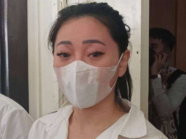 Bertemu Reza Arap di Sidang Cerai, Begini Reaksi Wendy Walters Bertemu Reza Arap di Sidang Cerai, Begini Reaksi Wendy Walters