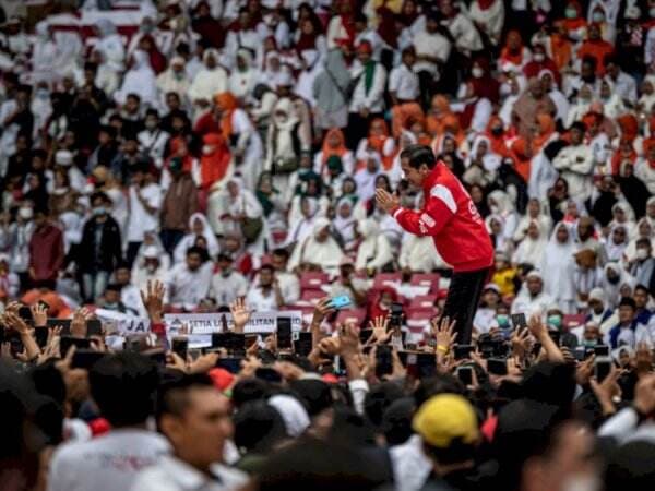 Presiden Jokowi Sebut Pemimpin Mikirin Rakyat Berambut Putih, Kode untuk Ganjar?