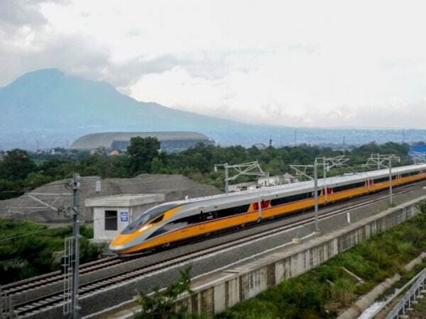 Anggaran Bengkak Rp27 Triliun &amp; Janji Tak Bebani APBN, Fakta Kereta Cepat Jakarta-Bandung