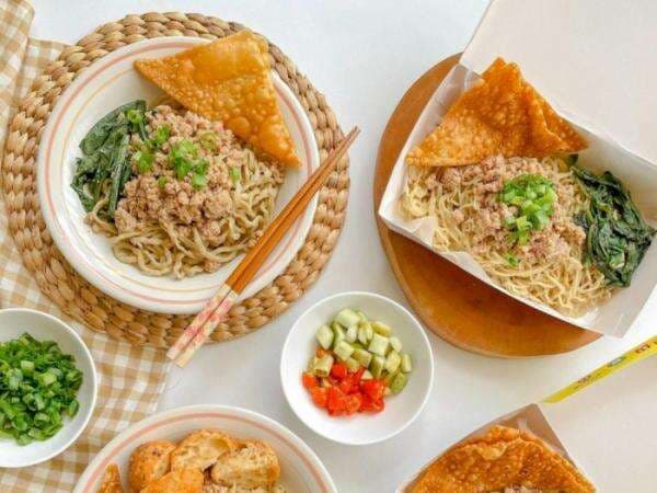 Dijamin Halal! Bakmi Oimie Khas China di Sunter Pakai Ayam ‘Charsiu’ Merah Dijamin Halal! Bakmi Oimie Khas China di Sunter Pakai Ayam ‘Charsiu’ Merah