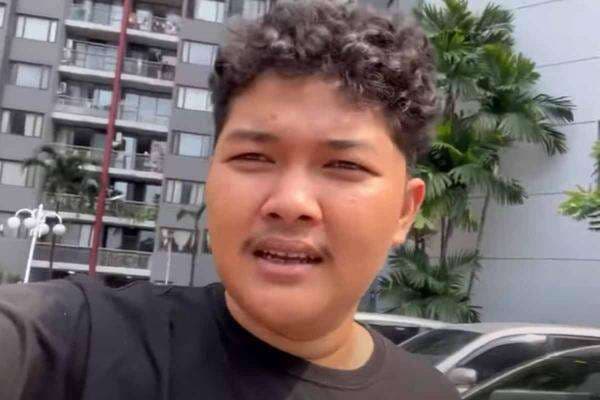 Profil Nopek Novianto, Komika Madiun yang Punya Gaya Khas di Atas Panggung Profil Nopek Novianto, Komika Madiun yang Punya Gaya Khas di Atas Panggung