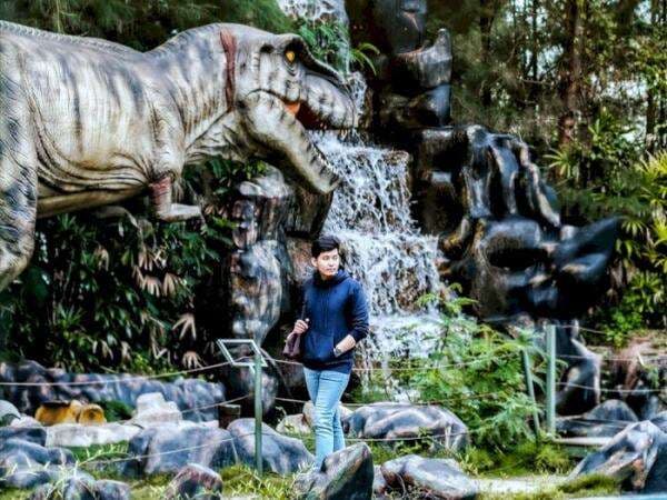 Bikin Kagum! Dino's Gate, Wisata Keren di Batam yang Punya Beragam Koleksi Dinosaurus Bikin Kagum! Dino's Gate, Wisata Keren di Batam yang Punya Beragam Koleksi Dinosaurus
