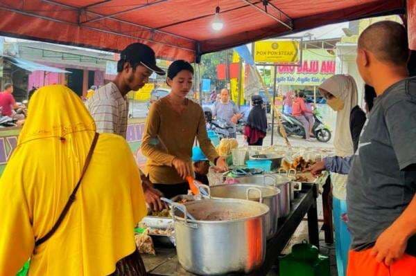 Warga Tawangsari Sukoharjo Pasti Sudah Tahu, Rumah Makan Pak Sedor yang Selalu Ramai Warga Tawangsari Sukoharjo Pasti Sudah Tahu, Rumah Makan Pak Sedor yang Selalu Ramai