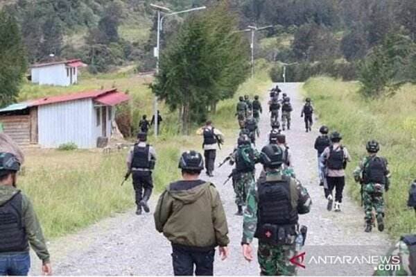 Ratusan Personel Brimob Polda NTT Kepung Papua