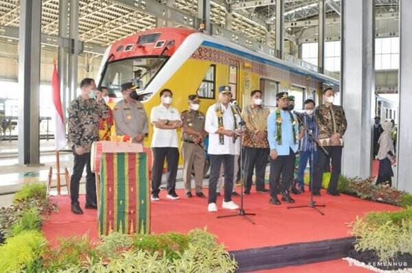 Menhub Pembangunan Tak Hanya Di Pulau Jawa Hore Kereta Pertama Di Sulawesi Beroperasi