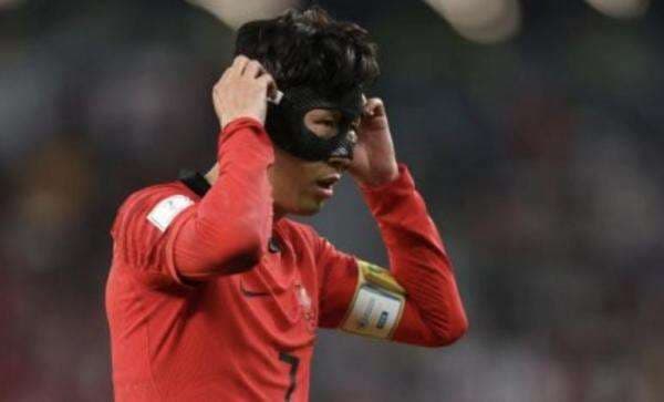 Kapten Korsel Son Heung min Pakai Topeng Di Piala Dunia Buat Apa Sih Kapten Korsel Son Heung min Pakai Topeng Di Piala Dunia Buat Apa Sih
