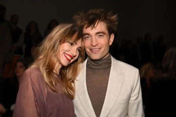 4 Tahun Pacaran, Robert Pattinson dan Suki Waterhouse Debut di Red Carpet 4 Tahun Pacaran, Robert Pattinson dan Suki Waterhouse Debut di Red Carpet
