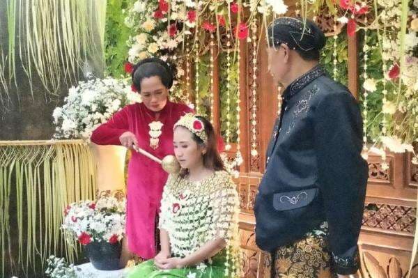 Mengenal Makna dan Filosofi Siraman Pengantin Jawa, Adat yang Dipakai Kaesang dan Erina Mengenal Makna dan Filosofi Siraman Pengantin Jawa, Adat yang Dipakai Kaesang dan Erina