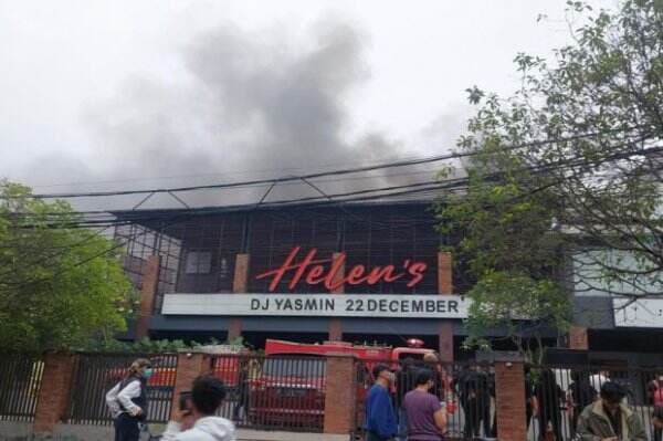 Helen`s Bar Tanjung Duren Kebakaran, Pengunjung Lari Selamatkan Diri