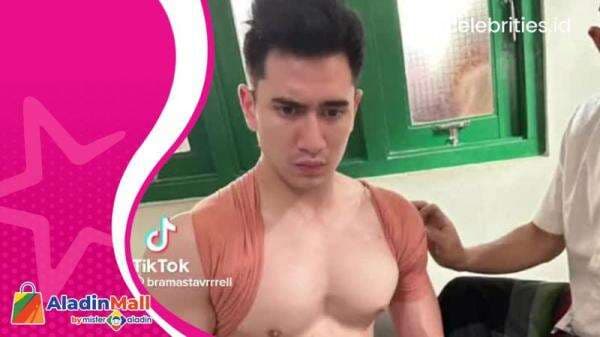 Verrell Bramasta Cedera Bahu usai Tanding Tinju dengan Enrique Dustin, Netizen: Lihatnya, Ngilu! Verrell Bramasta Cedera Bahu usai Tanding Tinju dengan Enrique Dustin, Netizen: Lihatnya, Ngilu!