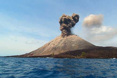 Paska Erupsi Semeru, Gunung Anak Krakatau Dipantau secara Intens