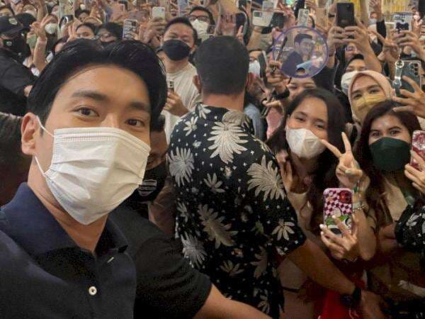 Choi Siwon Blusukan ke Lotte Kuningan Sapa Fans di Jakarta: Kampanye Menyapa Rakyat Choi Siwon Blusukan ke Lotte Kuningan Sapa Fans di Jakarta: Kampanye Menyapa Rakyat