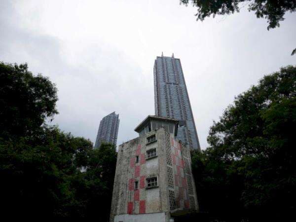 Tertutup Hutan Kota, ATC Kemayoran Ternyata Pernah Masuk Komik Tintin Tertutup Hutan Kota, ATC Kemayoran Ternyata Pernah Masuk Komik Tintin