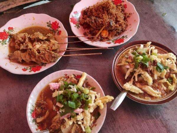 Enaknya Lontong Dekem, Kuliner Khas Pemalang yang Disiram Kuah Ayam Mirip Semur Enaknya Lontong Dekem, Kuliner Khas Pemalang yang Disiram Kuah Ayam Mirip Semur