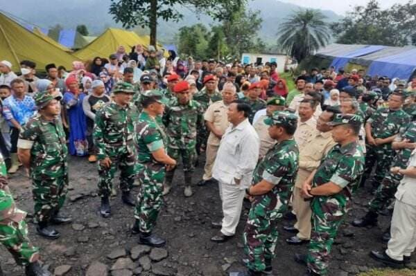Didampingi Wakasad, Prabowo Kunjungi Posko Bantuan Bencana Kopassus untuk Cianjur