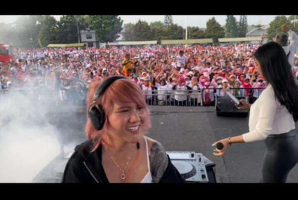 DJ Evelyn Tampil di Jepang Bareng Nadya Almira, Bawakan Lagu Hits Bali Land DJ Evelyn Tampil di Jepang Bareng Nadya Almira, Bawakan Lagu Hits Bali Land