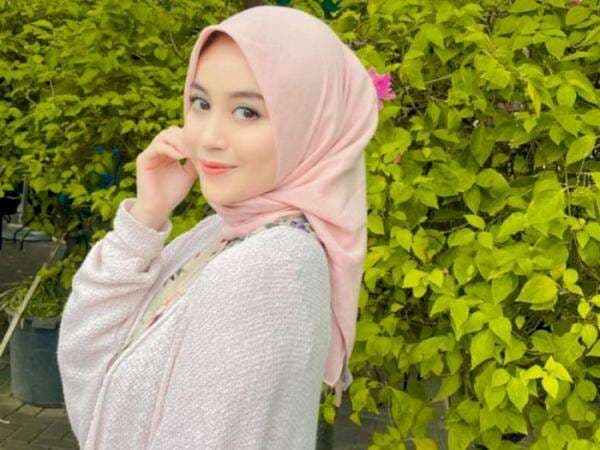Cerita Nabilah Ayu Pernah Tolak Endorse Mahal tapi Lepas Hijab, Yakin Rezeki dari Allah Cerita Nabilah Ayu Pernah Tolak Endorse Mahal tapi Lepas Hijab, Yakin Rezeki dari Allah