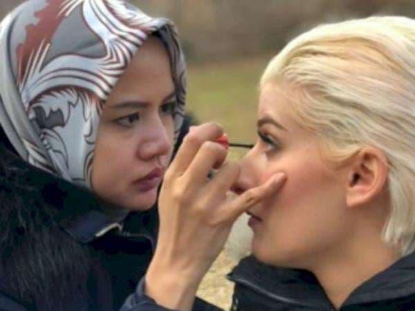 5 Fakta Indah Aini MUA Indonesia di Balik Megahnya Panggung New York Fashion Week 5 Fakta Indah Aini MUA Indonesia di Balik Megahnya Panggung New York Fashion Week