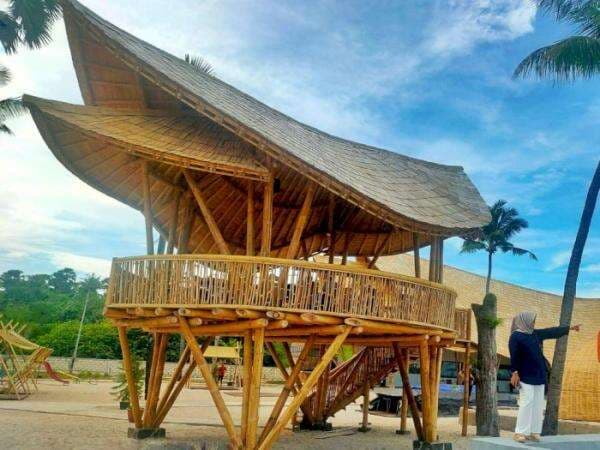 La Cove: Tempat Kulineran Berbentuk Tutup Kepala dengan View Sunset Terbaik di Kota Kupang La Cove: Tempat Kulineran Berbentuk Tutup Kepala dengan View Sunset Terbaik di Kota Kupang