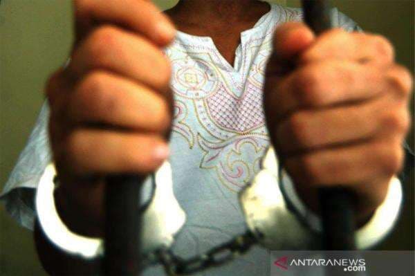 Puding, Buronan Polresta Kendari Babak Belur Diamuk Massa Puding, Buronan Polresta Kendari Babak Belur Diamuk Massa