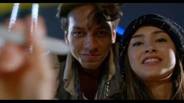 Jefri Nichol Grogi Melakukan Adegan Ciuman dengan Caitlin Halderman Jefri Nichol Grogi Melakukan Adegan Ciuman dengan Caitlin Halderman