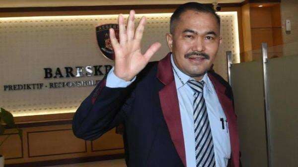 Kamaruddin Simanjuntak Serahkan Ribuan Video Mesum Diduga Dirut PT Taspen Kamaruddin Simanjuntak Serahkan Ribuan Video Mesum Diduga Dirut PT Taspen