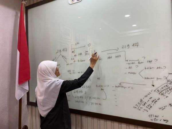 DPRD Surabaya Minta Dikaji Kembali Tulisan Stiker Warga Miskin DPRD Surabaya Minta Dikaji Kembali Tulisan Stiker Warga Miskin