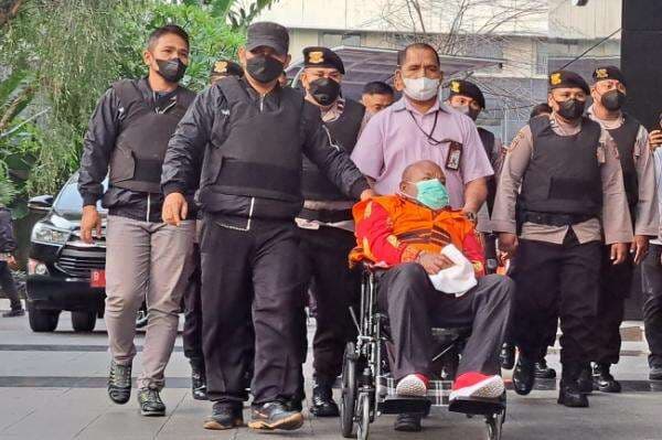 Istri Lukas Enembe Minta KPK Tanggung Jawab Kondisi Kesehatan Suaminya Istri Lukas Enembe Minta KPK Tanggung Jawab Kondisi Kesehatan Suaminya