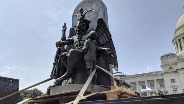 Kelompok Pemuja Setan The Satanic Ternyata Berasal dari Negara Ini Kelompok Pemuja Setan The Satanic Ternyata Berasal dari Negara Ini