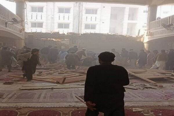 Bom Bunuh Diri Tewaskan 34 Orang di Masjid Kompleks Markas Polisi Pakistan