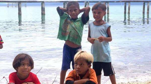 Keramahan Anak-Anak Pesisir Buton Tengah Keramahan Anak-Anak Pesisir Buton Tengah