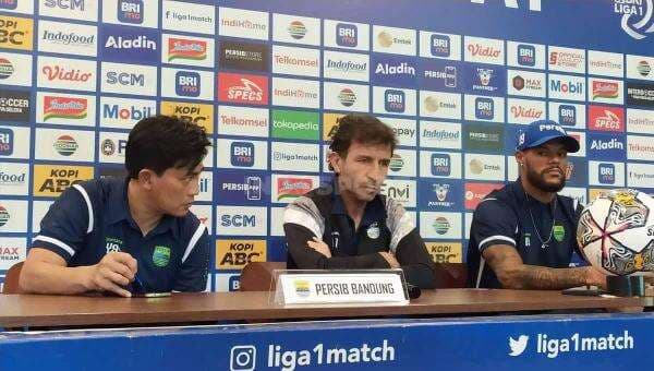 Luis Milla Girang Laga Persib vs PSS Digelar di Stadion GBLA dan Dihadiri Penonton Luis Milla Girang Laga Persib vs PSS Digelar di Stadion GBLA dan Dihadiri Penonton