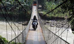 Tali Sling Jembatan di Jasinga Bogor Putus, Warga tak Bisa Melintas