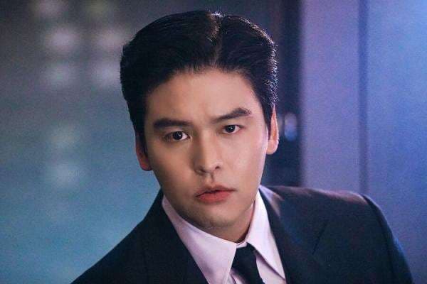 Lee Jang Woo Berubah Menjadi Iblis yang Dapat Memanipulasi Pikiran Dalam Drama Mendatang “The Heavenly Idol” Lee Jang Woo Berubah Menjadi Iblis yang Dapat Memanipulasi Pikiran Dalam Drama Mendatang “The Heavenly Idol”