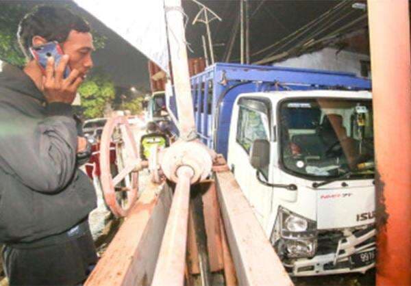 Sering Ada Kecelakaan, Jalan Mastrip Surabaya Masuk Black Zone Sering Ada Kecelakaan, Jalan Mastrip Surabaya Masuk Black Zone