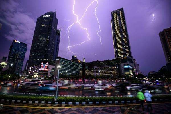 Viral di Media Sosial Fenomena Rambut Berdiri, Ini Penjelasan BMKG Viral di Media Sosial Fenomena Rambut Berdiri, Ini Penjelasan BMKG