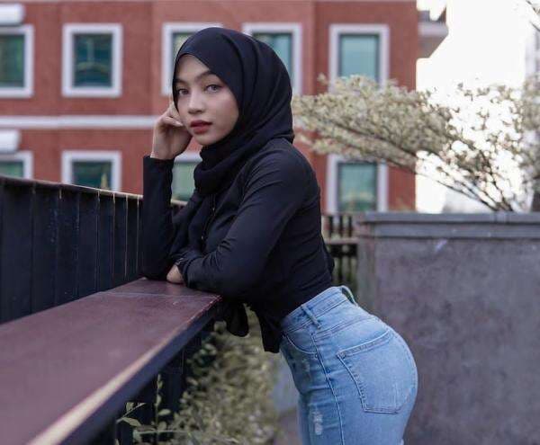 Intip Pose Oklin Fia, Dituding Cewek Gatal Seusai Ngaku Dipepet Artis Diduga Suami Irish Bella Intip Pose Oklin Fia, Dituding Cewek Gatal Seusai Ngaku Dipepet Artis Diduga Suami Irish Bella