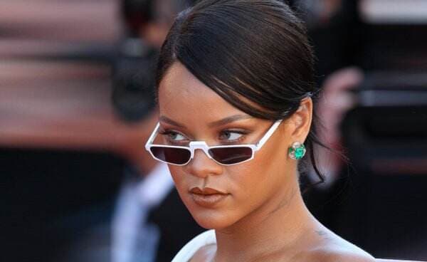 Resmi, Rihanna Menjadi Wanita Paling Banyak Di-follow di Twitter