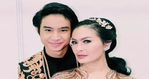 Devano Danendra Pingsan di Panggung, Iis Dahlia Jelaskan Ini Devano Danendra Pingsan di Panggung, Iis Dahlia Jelaskan Ini