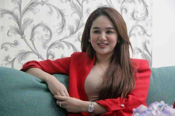 Klarifikasi Hana Hanifah Usai Disebut sebagai Selingkuhan Christian Sugiono Klarifikasi Hana Hanifah Usai Disebut sebagai Selingkuhan Christian Sugiono